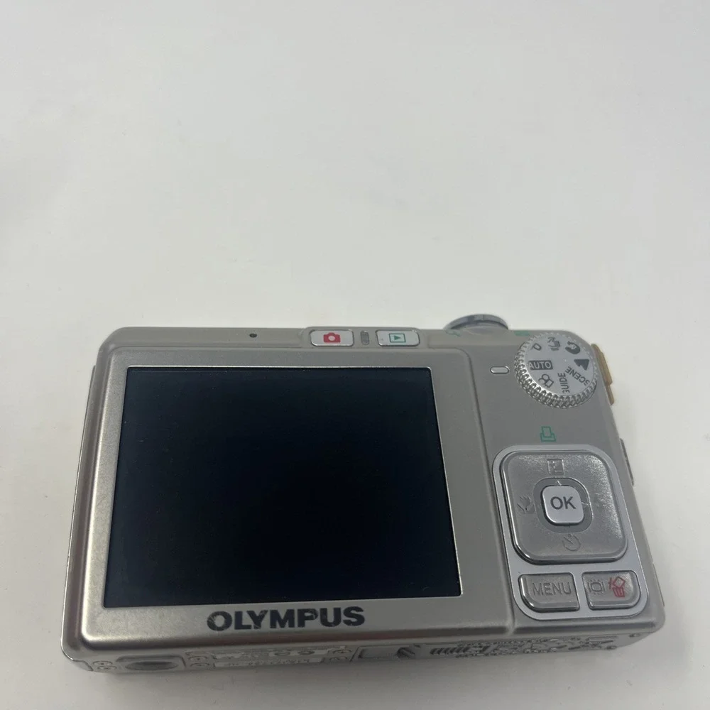 Olympus FE-280 8.0MP Digital Camera Silver Powers On Screen Defect